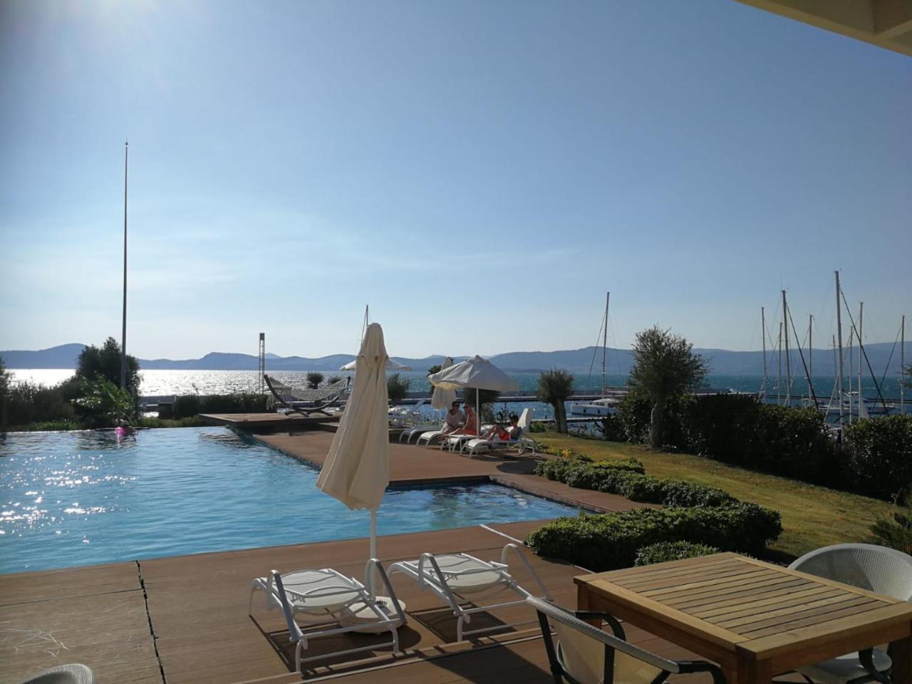 Egesu Marina Guest House Gulluk Екстериор снимка